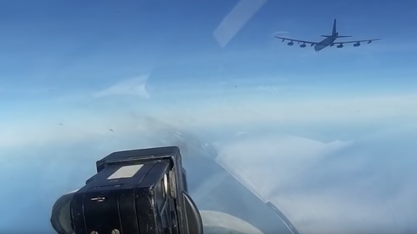 «Не допустили приближения к границе»: российские Су-27 дважды за сутки сопроводили американские бомбардировщики B-52