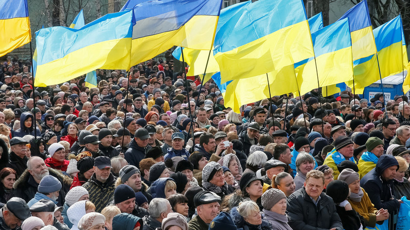 В Киеве проходит митинг против коррупции в оборонной сфере