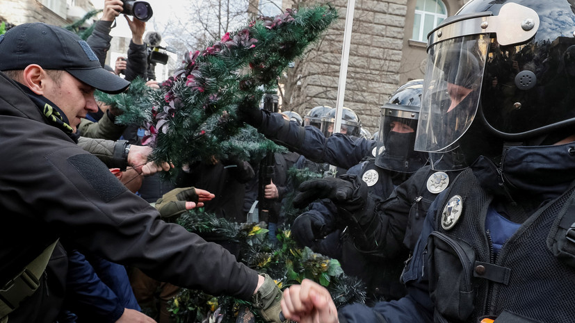 В Киеве завершился митинг против коррупции в оборонной сфере