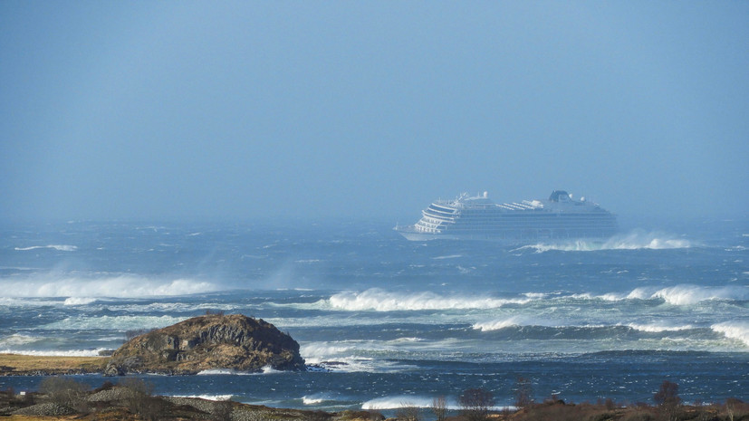 С терпящего бедствие у берегов Норвегии лайнера Viking Sky эвакуировали 313 человек