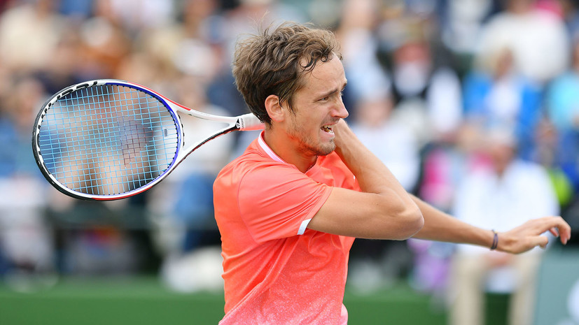 Матч Медведева и Федерера на теннисном турнире в Майами перенесён из-за дождя