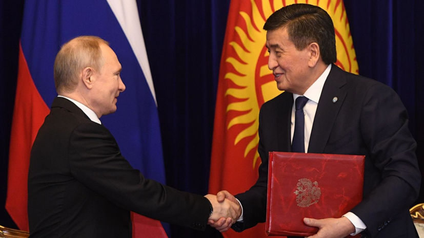 Президент Киргизии подарил Путину орловского скакуна и собаку