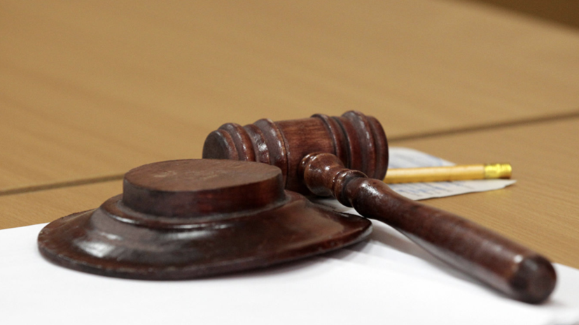 Суд в Москве заочно арестовал экс-следователя по делу о вымогательстве взятки