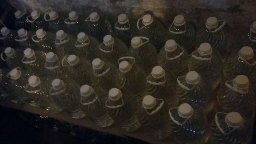 Девятерых жителей Удмуртии обвинили в изготовлении и продаже 20 тонн поддельного алкоголя