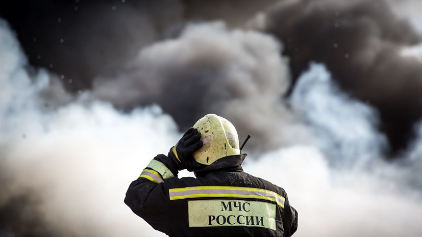 Спасатели ликвидировали пожар на складе в Краснодаре