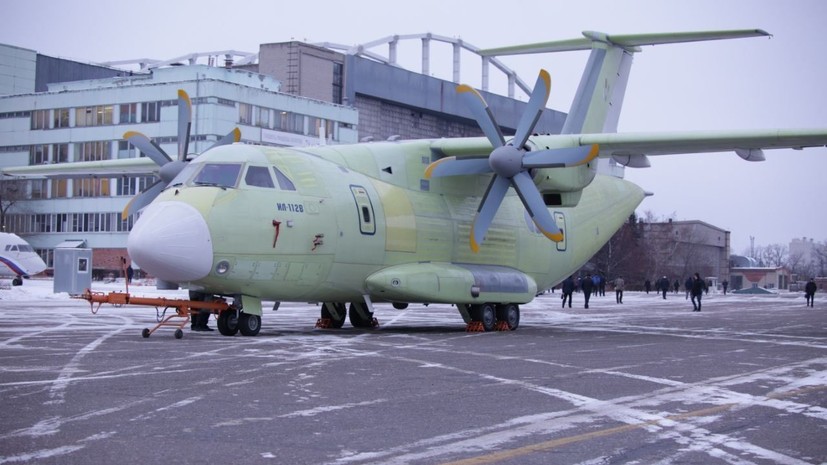 Рогозин поздравил лётчиков-испытателей с первым полётом Ил-112В