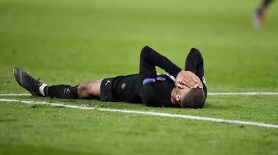 Футболист «Пари Сен-Жермен» Килиан Мбаппе после поражения от «Манчесте Юнайтед» в Лиге чемпионов