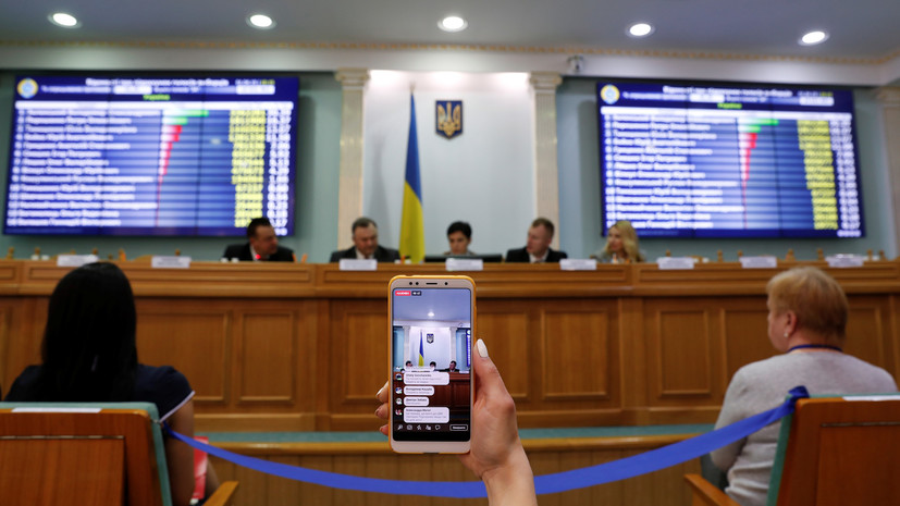 «Украинцы хотят смены власти»: после обработки 90% бюллетеней Зеленский и Порошенко лидируют в первом туре выборов