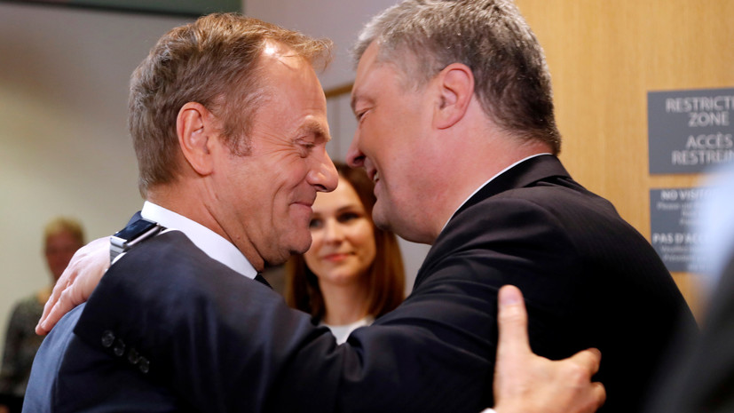 Туск поздравил Порошенко с выходом во второй тур выборов президента