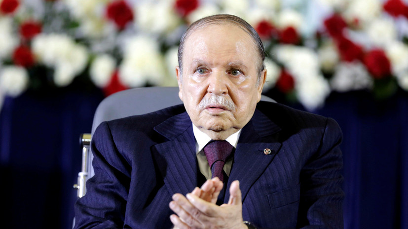Президент Алжира уходит в отставку