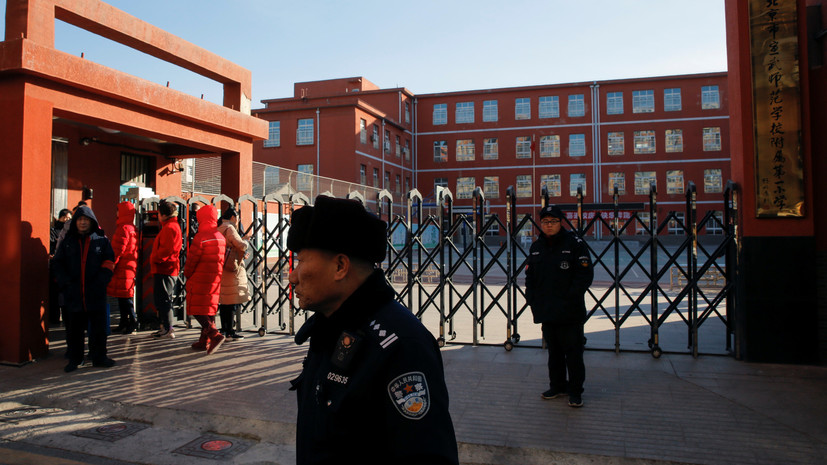 Мужчина напал с ножом на учеников начальной школы в Китае