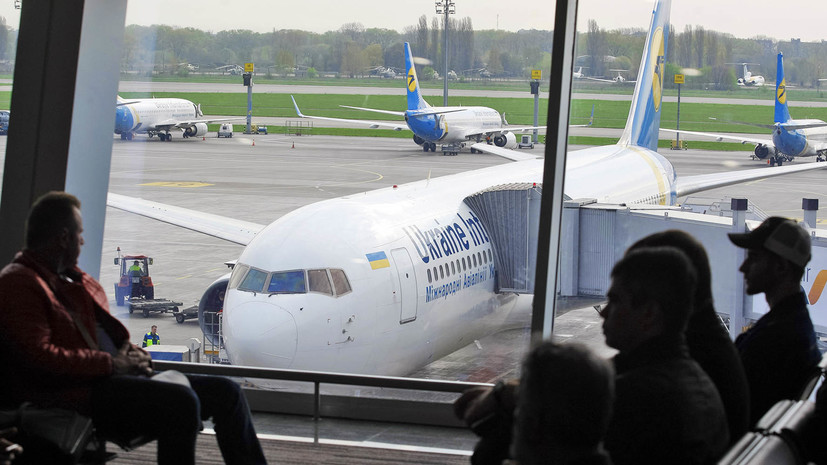 «Очередной политический демарш»: Украина запретила любое прямое авиасообщение с Россией