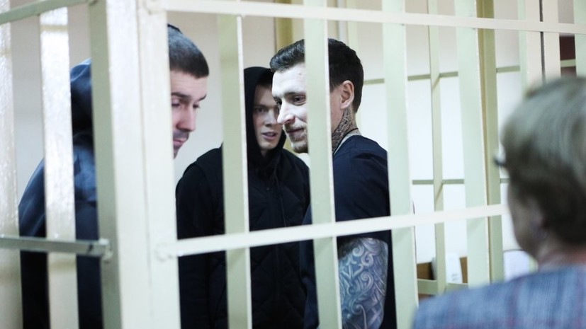 Кокорин и Мамаев встретили решение о продлении ареста с улыбкой