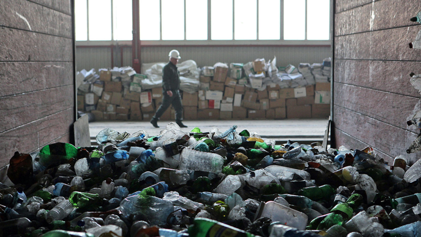 В ФСИН предложили привлечь заключённых к сортировке и переработке мусора