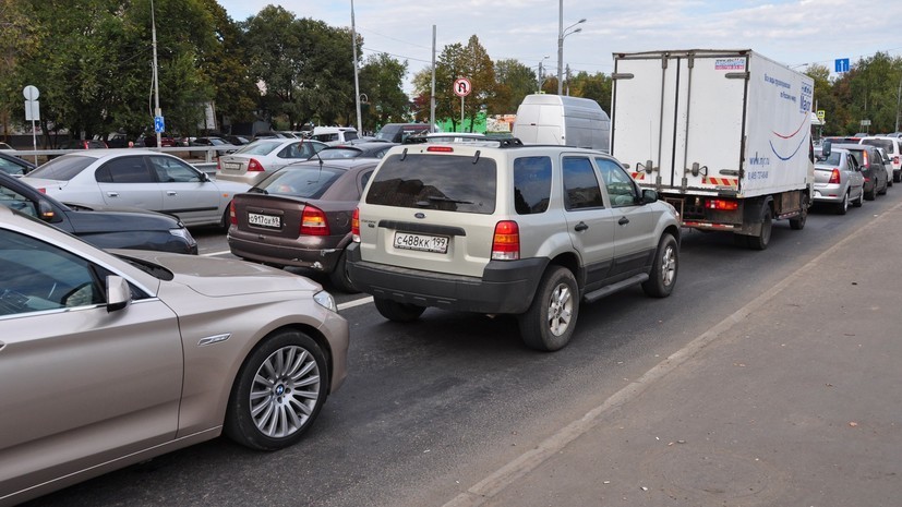 Синоптики разрешили водителям Москвы менять зимнюю резину на летнюю