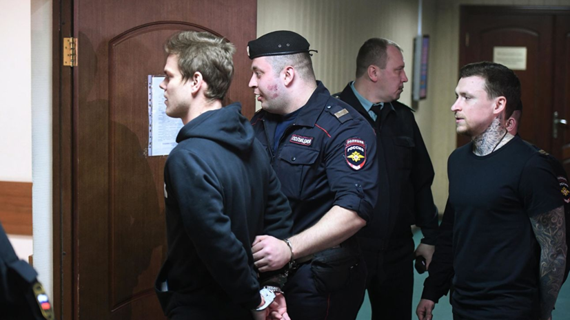 Кокорина и Мамаева эвакуировали из суда из-за угрозы взрыва