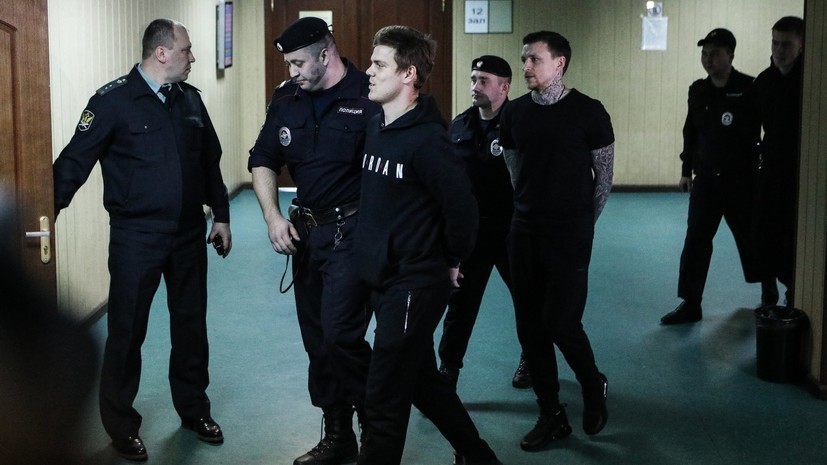 Слушание по делу Кокорина и Мамаева продолжится после проверки здания суда кинологами
