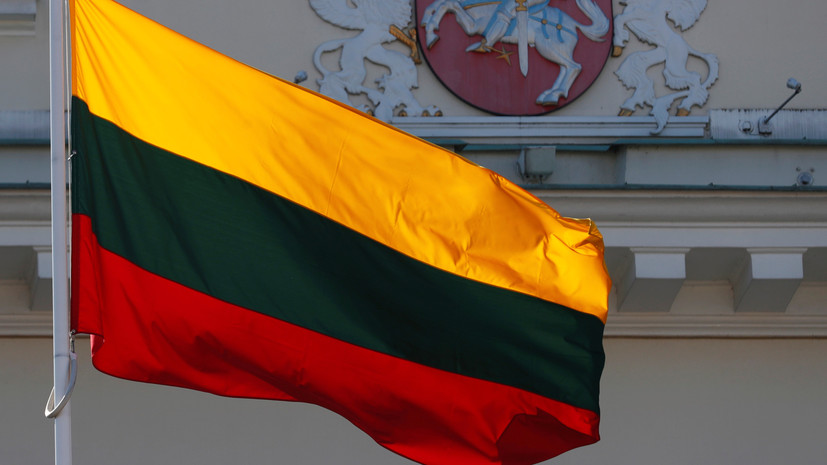Разбившего памятную доску пособнику нацистов могут оштрафовать в Литве на €30 тысяч