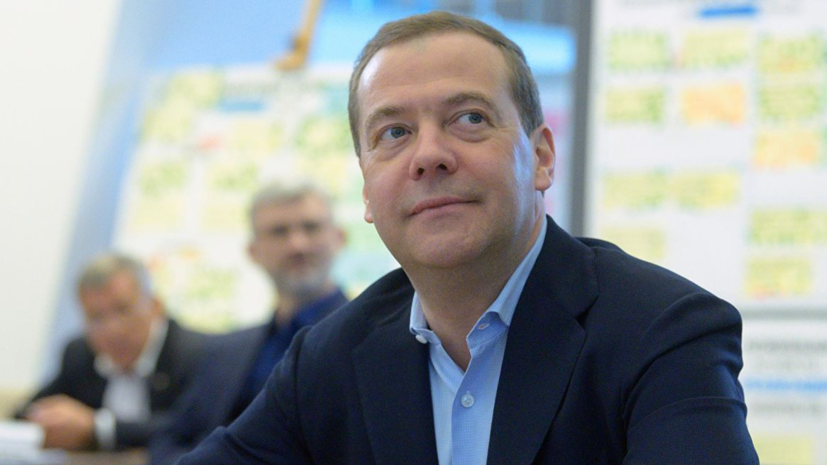 Медведев поздравил россиян с Днём космонавтики