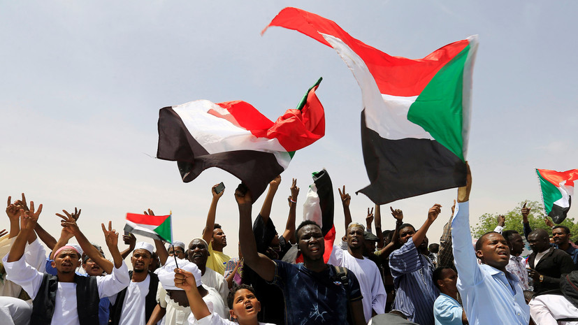 В Судане отменили комендантский час 