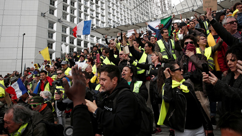 Более семи тысяч человек принимают участие в протестах «жёлтых жилетов» во Франции