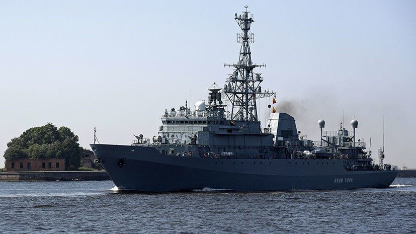 «Непрерывное слежение»: российские корабли контролируют эсминец США в Чёрном море