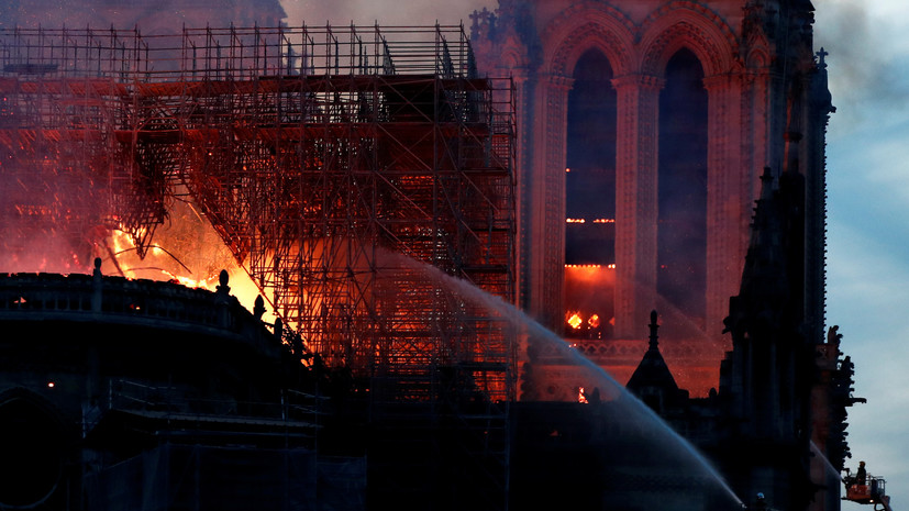 Огонь не затронул реликвии собора Парижской Богоматери
