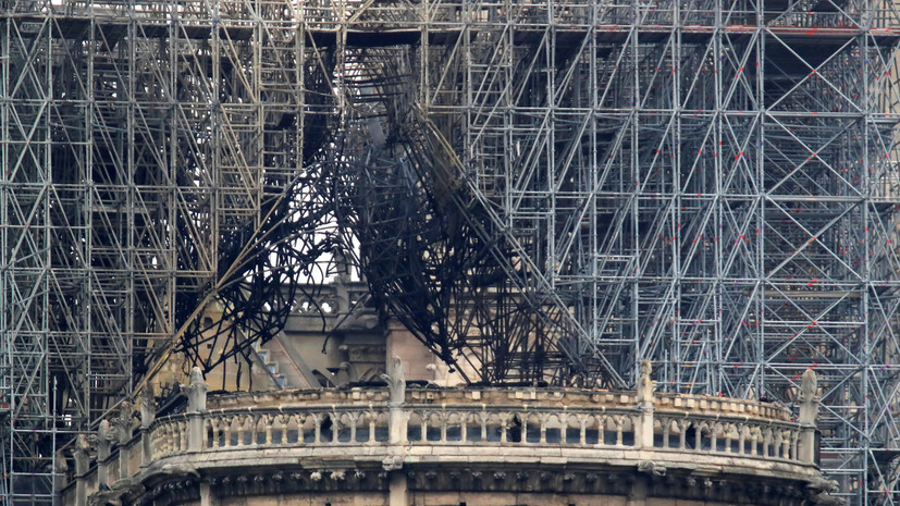 Викарий собора Парижской Богоматери рассказал о первых минутах пожара