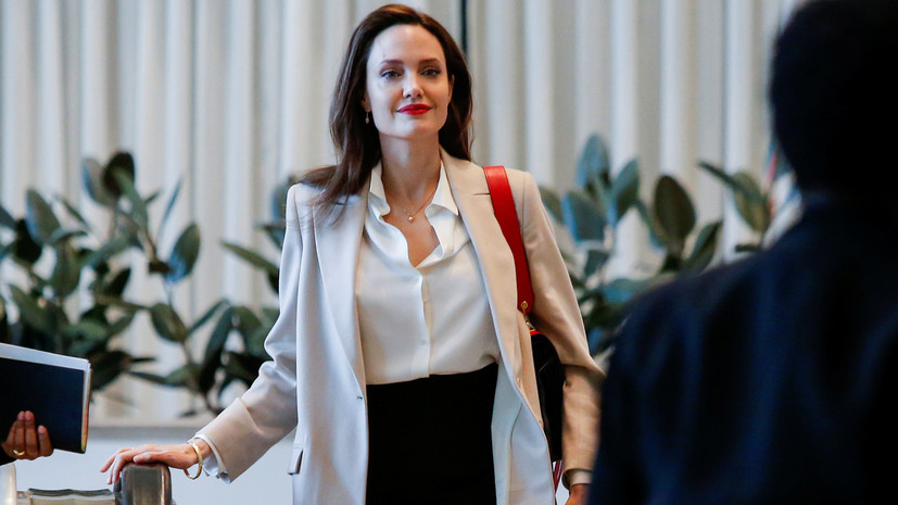 СМИ: Анджелина Джоли сменила фамилию