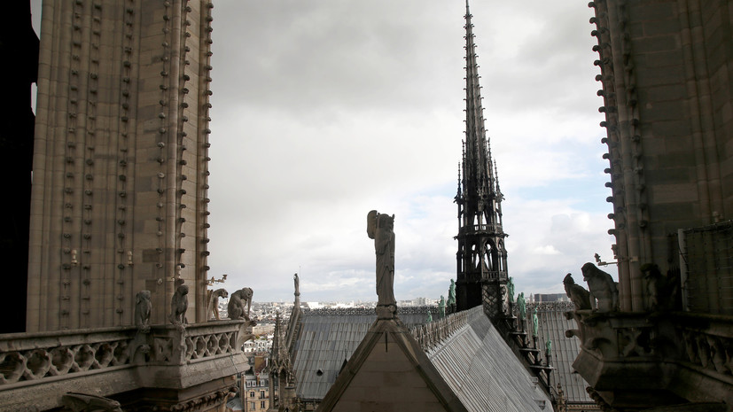 Колокола всех соборов Франции зазвонят в час начала пожара в Нотр-Даме