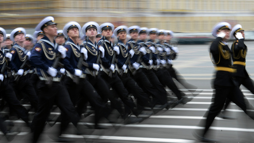 На Дворцовой площади в Петербурге проведут пять репетиций парада Победы
