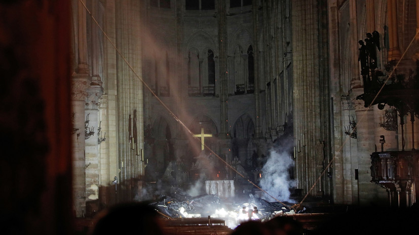 Французский актёр Биби Насери назвал пожар в Нотр-Даме большим горем для всей страны