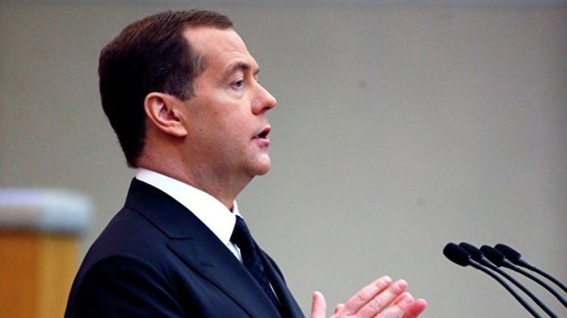 Медведев назвал примитивной логику о российском вмешательстве