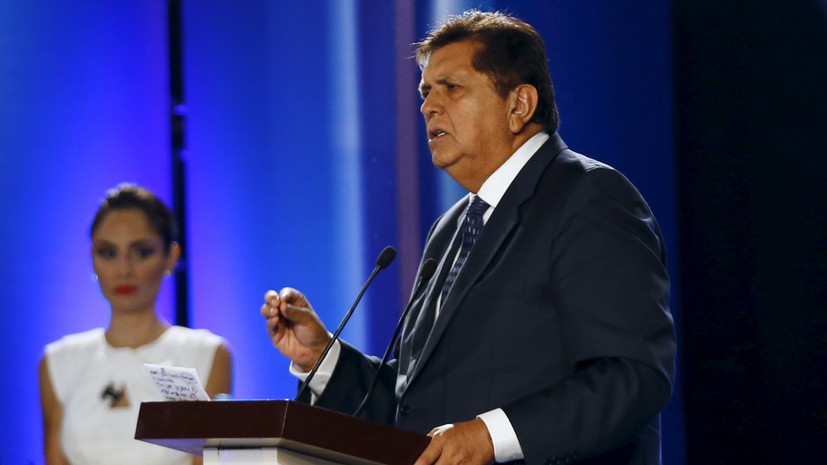 СМИ: Умер ранивший себя экс-президент Перу