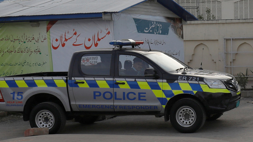 При нападении на автобус в Пакистане погибли 14 человек