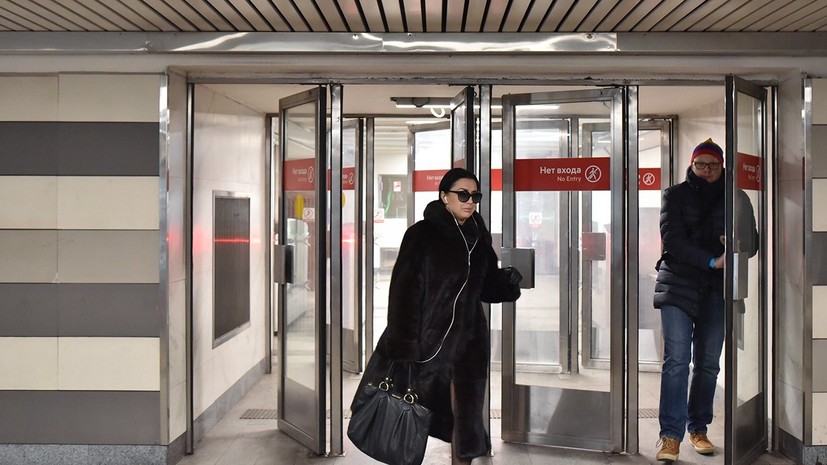 На станциях метро Москвы уберут вторые двери до конца апреля