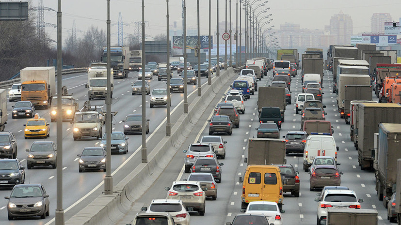 В ЦОДД предупредили водителей в Москве об осложнении движения на МКАД