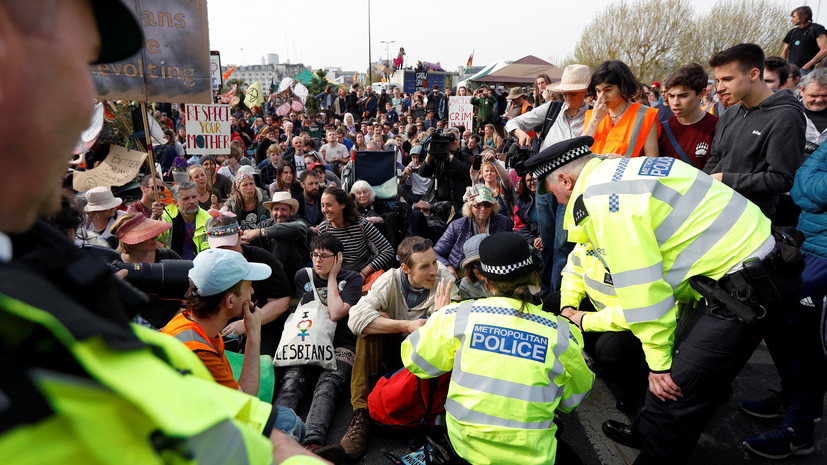 В МВД Британии призвали полицию к решительным действиям против экоактивистов