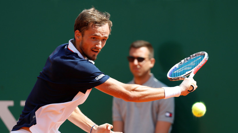 Медведев победил Джоковича в четвертьфинале турнира ATP в Монте-Карло