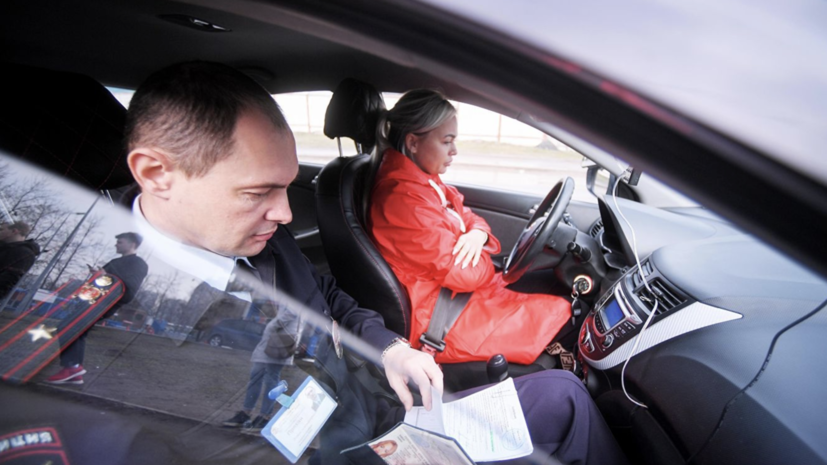 Эксперт оценил предложение Минтранса разделить водителей на любителей и профессионалов