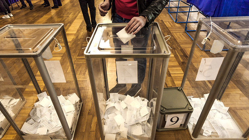 Полиция Украины получила более 900 сообщений о нарушениях на выборах