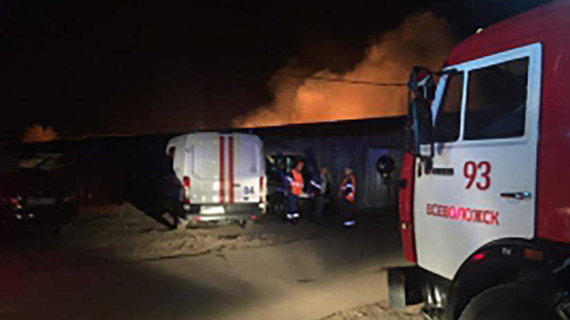 В Ленинградской области потушили пожар на складах