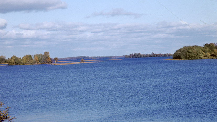 Прокуратура Карелии заинтересовалась нефтяным пятном в Онежском озере