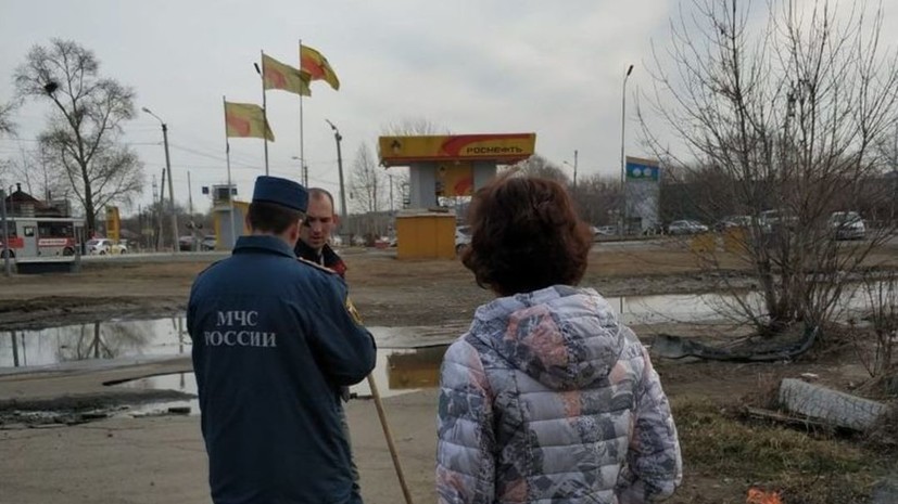 В Хабаровском крае оштрафовали мужчину за поджог сухой травы у АЗС