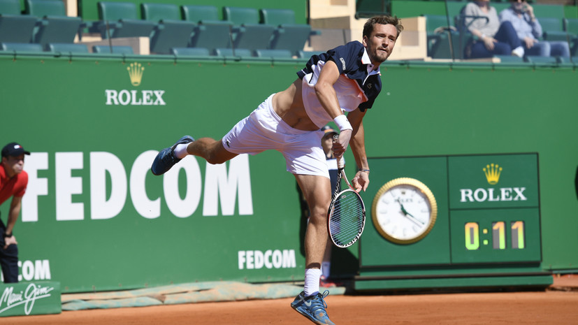 Теннисист Медведев вышел в четвертьфинал турнира в Барселоне