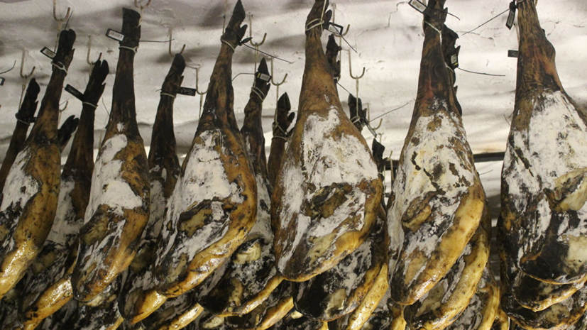 В Совфеде прокомментировали предложение запретить россиянам ввоз мясной продукции