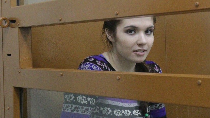 Мать Карауловой прокомментировала освобождение дочери