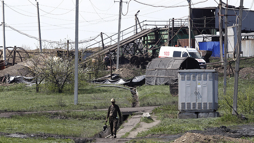 Выживших нет: в ЛНР спасатели подняли из шахты тела всех 17 погибших горняков