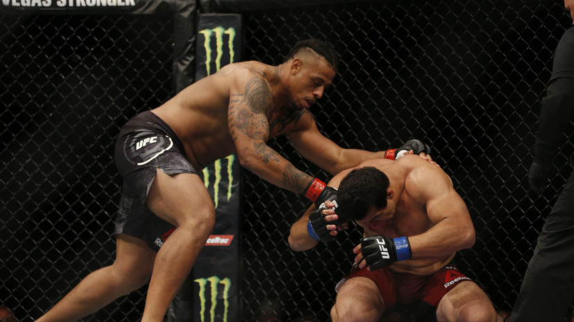 Российский боец уступил бывшему игроку в американский футбол на турнире UFC