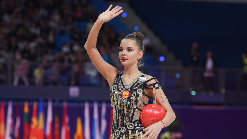 Гимнастка Дина Аверина стала второй в упражнениях с мячом на этапе КМ
